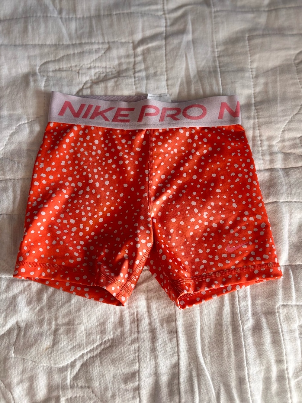 Nike Pro Dri-FIT Girls Compression Shorts L Orange/White Polka Dot.